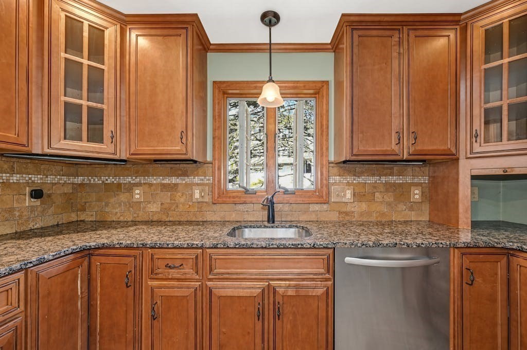45 Kenberma Road Worcester, MA 01604 - Photo 9 of 29 Gallery Image 9