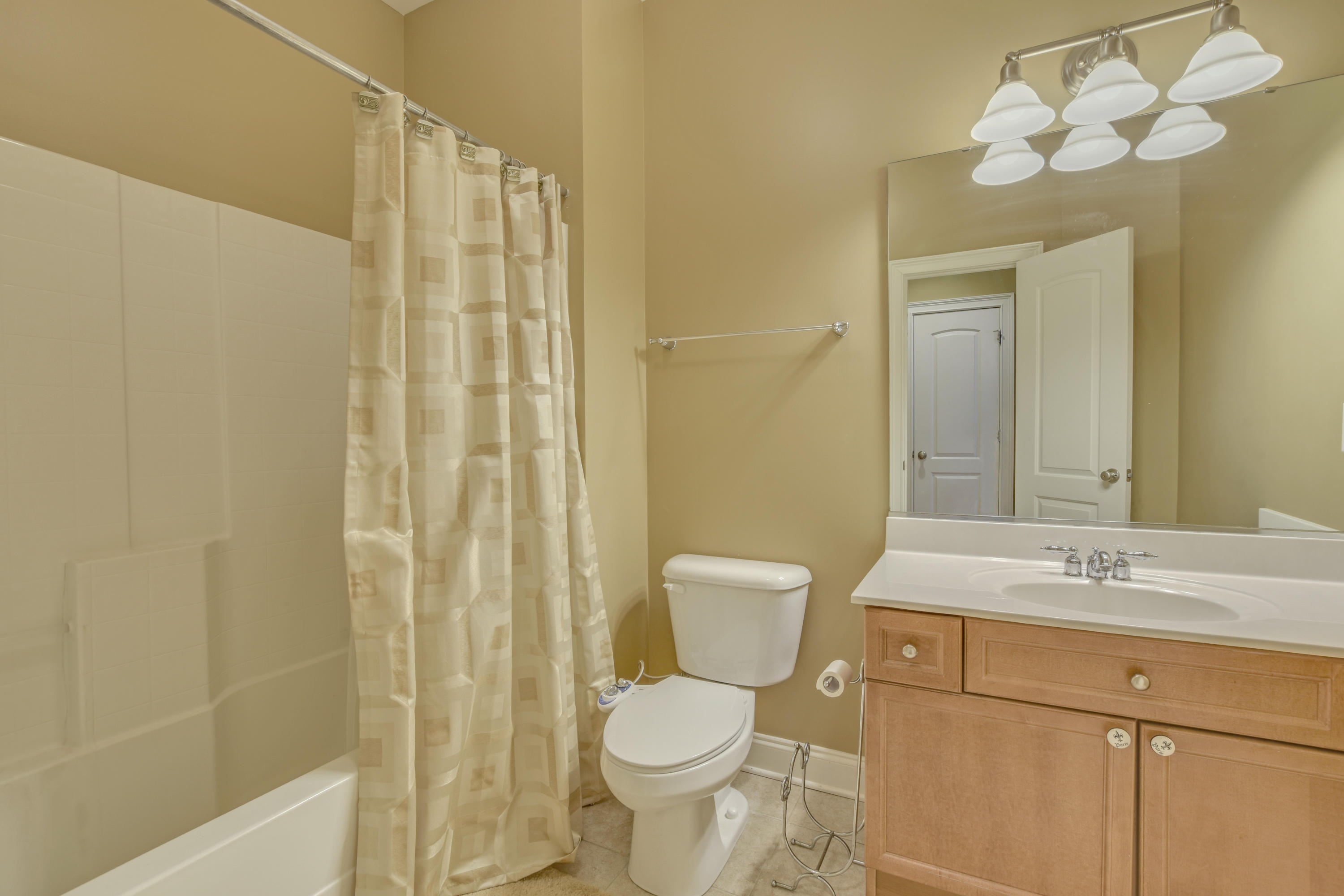 116 Ashley Bluffs Road Summerville, SC 29485 - Photo 38 of 64 Upstairs Bathroom 1