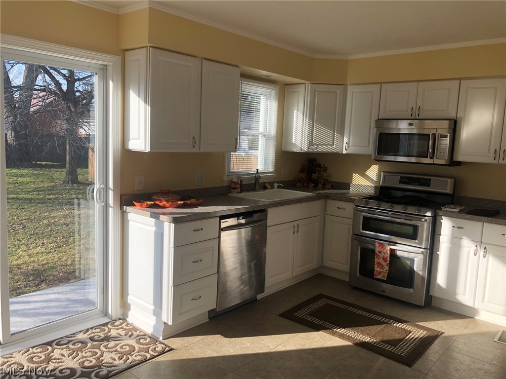 1582 Lander Road Cleveland, OH 44124 - Photo 13 of 32