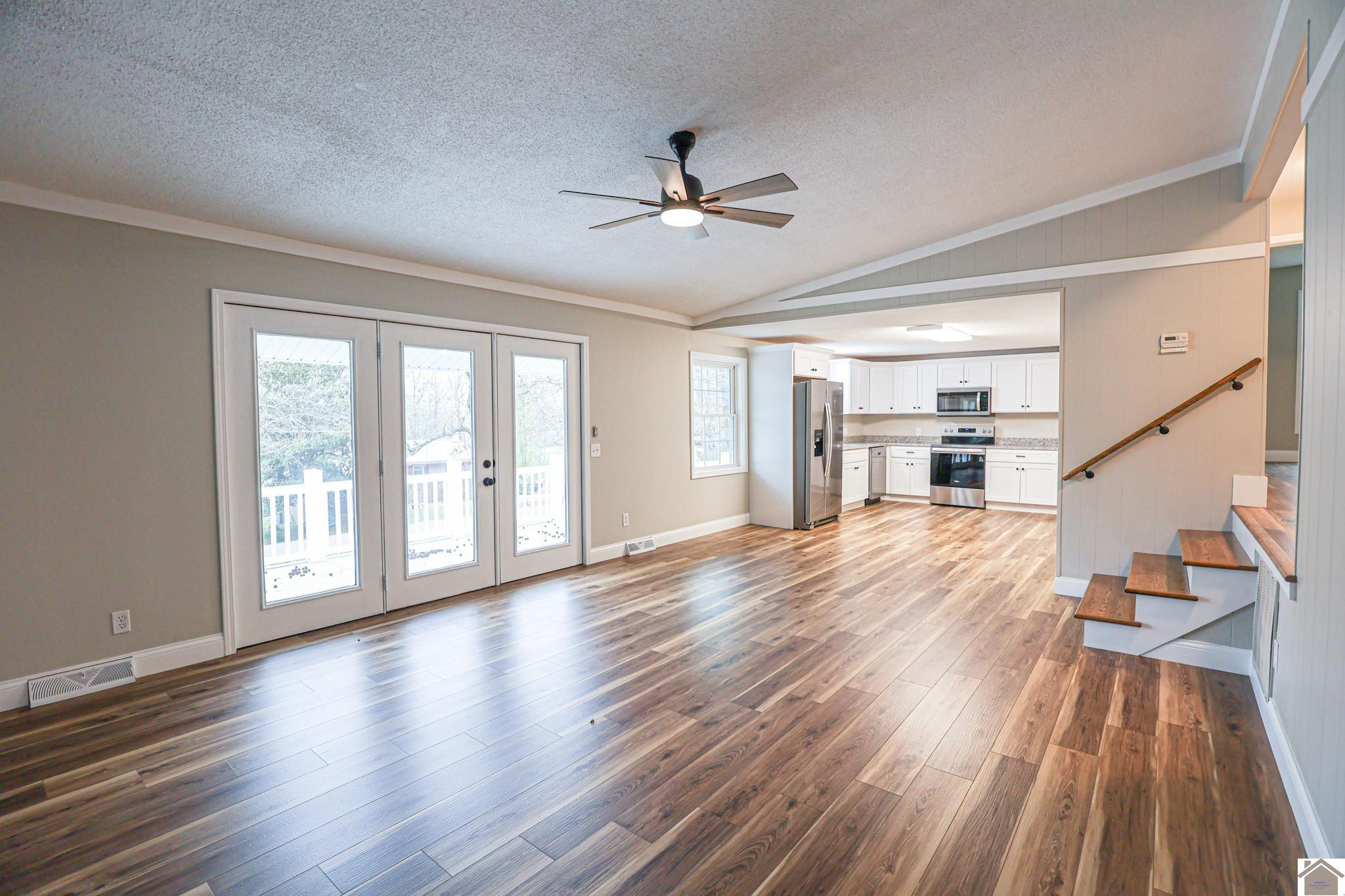 146 Mermie Road Hardin, KY 42048 - Photo 13 of 41 Living Room