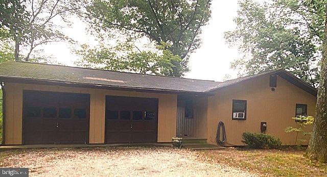 15022 Manor Road Monkton, MD 21111 - Photo 3 of 8 2 Car garage