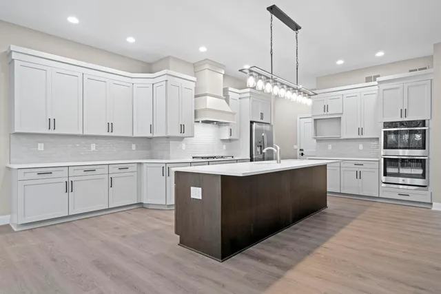 $749,900 | 8556 Carberry Lane, Roscoe, IL 61073