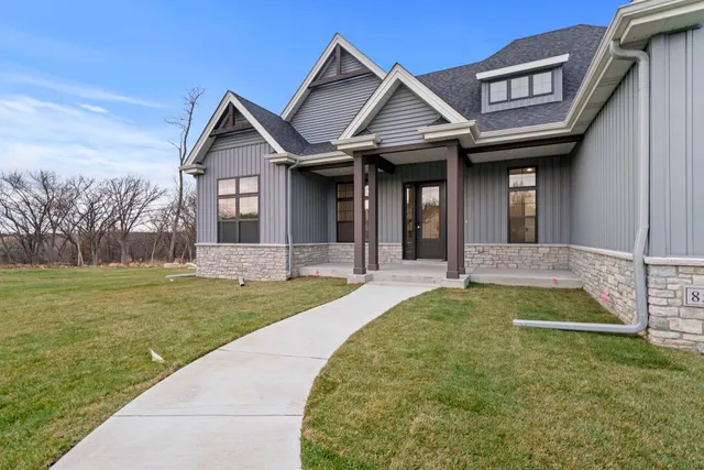 $749,900 | 8556 Carberry Lane, Roscoe, IL 61073