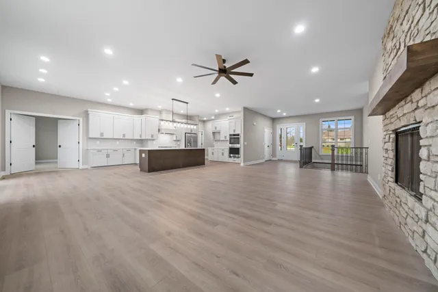 $749,900 | 8556 Carberry Lane, Roscoe, IL 61073