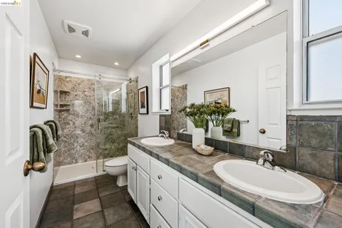 $800,000 | 807 Commodore Drive, Richmond, CA 94804