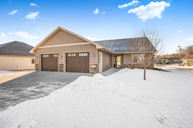 $410,000 | 101 Barry Loop Northwest, Richmond, MN 56368