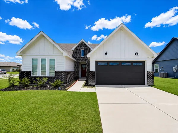 $2,295 | 1603 Barrows Lane, Rosenberg, TX 77469