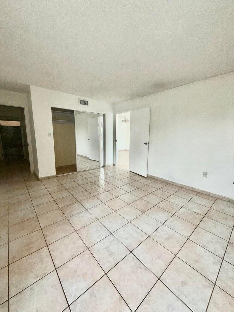 7601 Byron Avenue, Unit 3C Miami Beach, FL 33141 - Photo 5 of 7 20250415161857521802000000-o