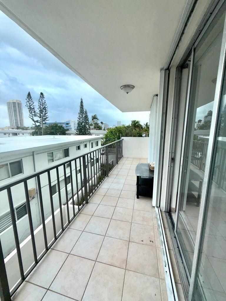 7601 Byron Avenue, Unit 3C Miami Beach, FL 33141 - Photo 7 of 7 20250415161901948098000000-o