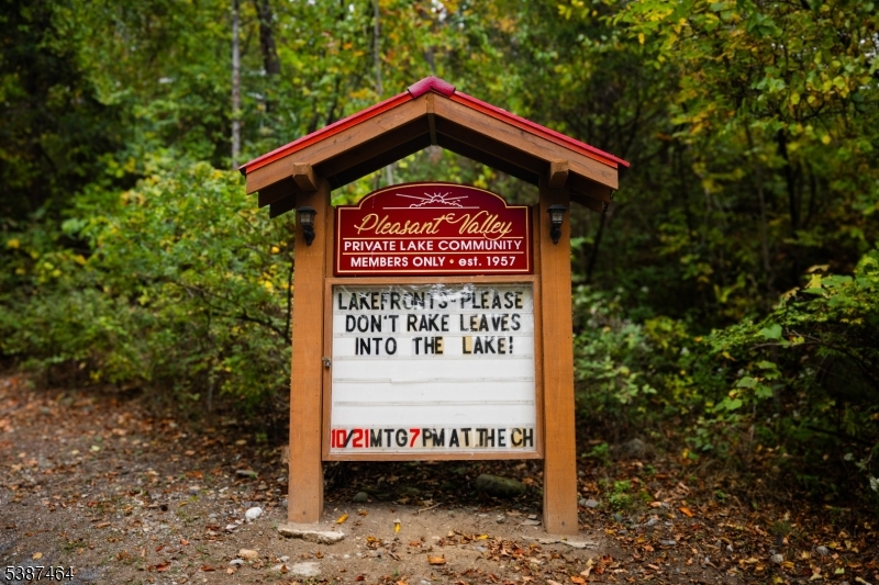 66 West Shore Drive Vernon, NJ 07462 - Photo 4 of 40