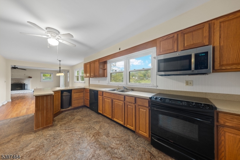 66 West Shore Drive Vernon, NJ 07462 - Photo 9 of 40