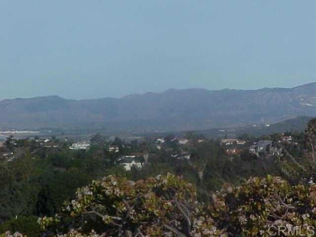 Edgehill Rd Vista Vista, CA 92084 - Photo 3 of 20 Gallery Image 3