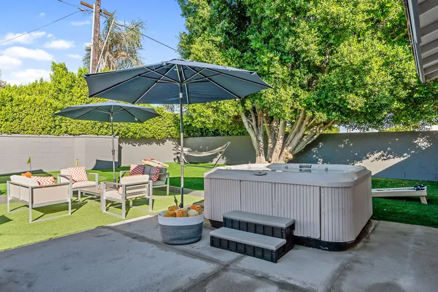 $3,950 | 2222 East Via Escuela, Palm Springs, CA 92262