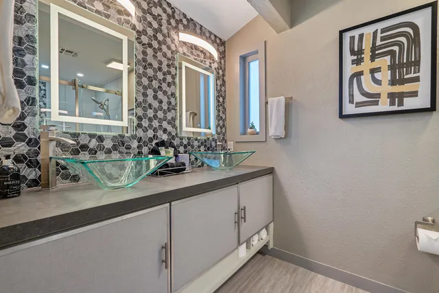 $3,950 | 2222 East Via Escuela, Palm Springs, CA 92262