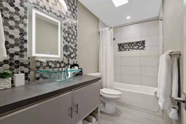 $3,950 | 2222 East Via Escuela, Palm Springs, CA 92262