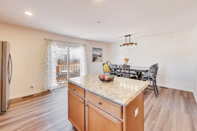 $389,900 | 1612 Fox Run Drive, Arlington Heights, IL 60004