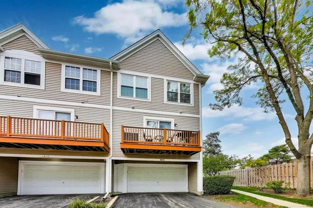 $389,900 | 1612 Fox Run Drive, Arlington Heights, IL 60004