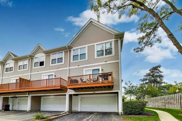 $389,900 | 1612 Fox Run Drive, Arlington Heights, IL 60004