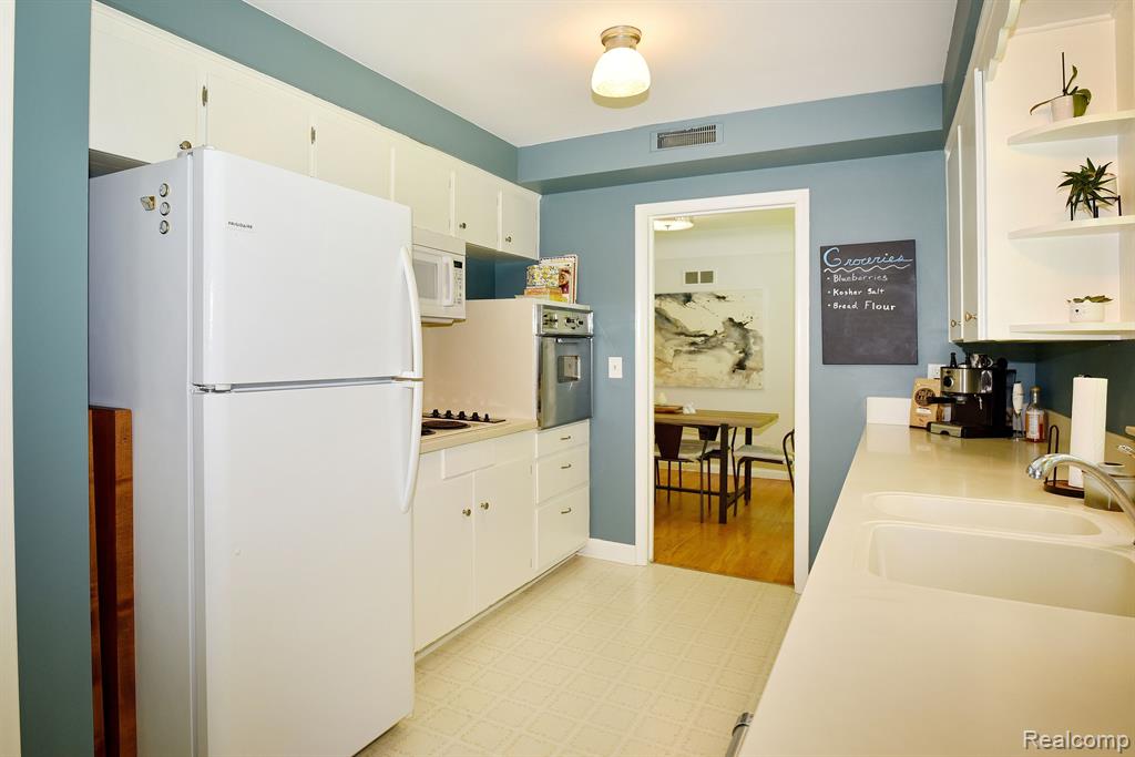 2188 Devonshire Road Bloomfield Hills, MI 48302 - Photo 13 of 29