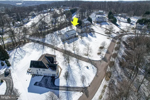 a picture of city view with sitting space