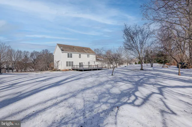 a view of house with a yard