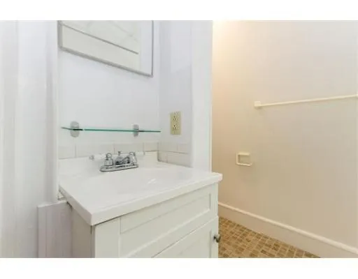 $2,400 | 31 Eastburn Street, Boston, MA 02135