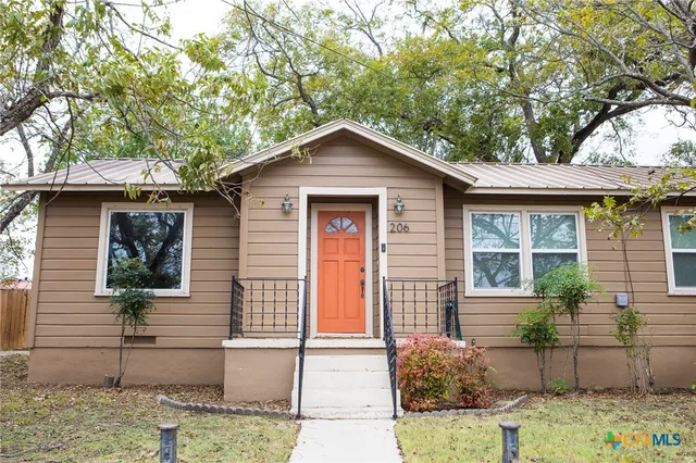 $209,000 | 206 North Arnold Street, Lampasas, TX 76550