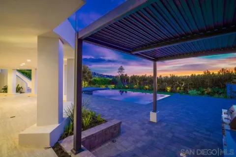 $15,950,000 | 8308 Calle Del Cielo, La Jolla, CA 92037