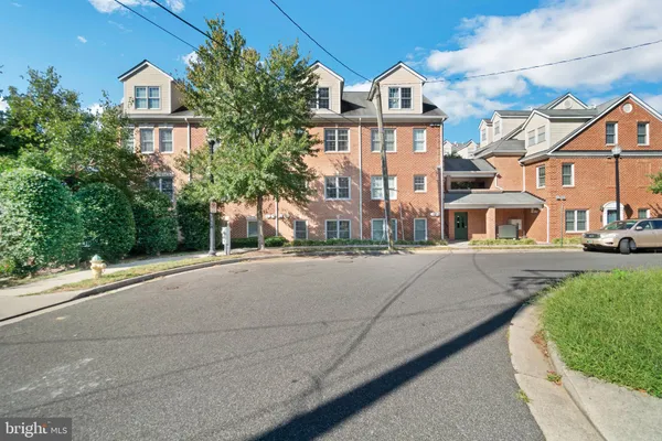 $4,250 | 2270 South Garfield Street, Unit 4, Arlington, VA 22206