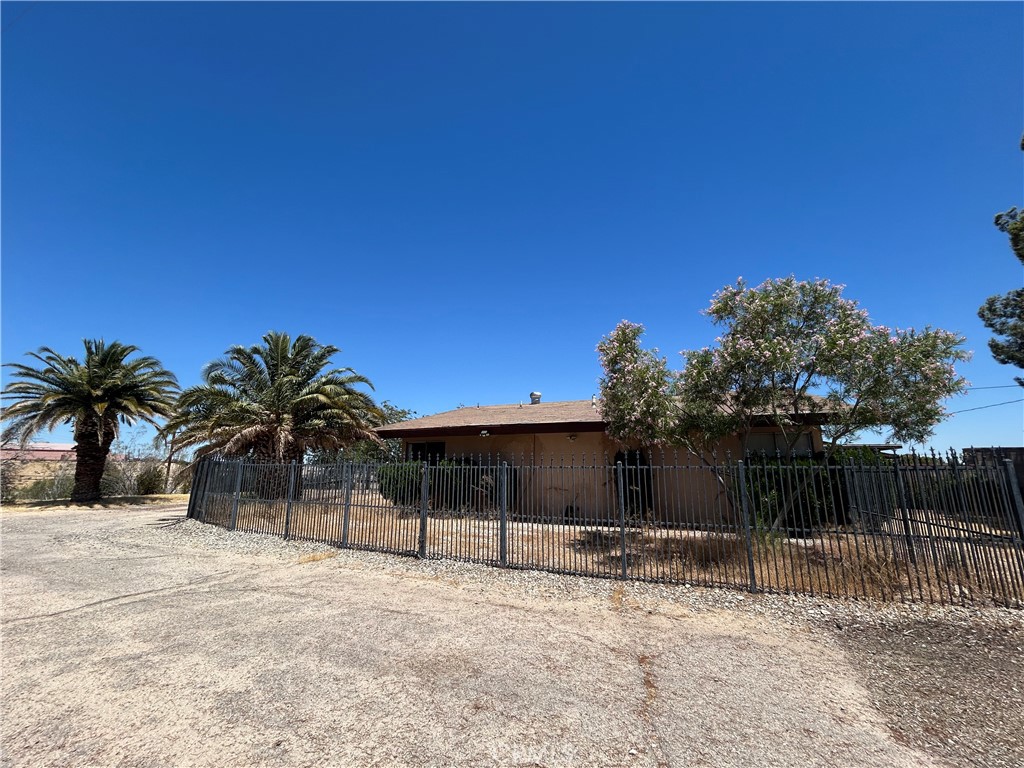 14822 Rodeo Drive Victorville, CA 92395 - Photo 16 of 60