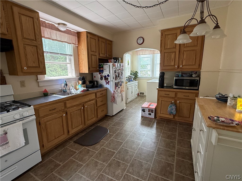 328 Elizabeth Street Oneida, NY 13421 - Photo 12 of 20