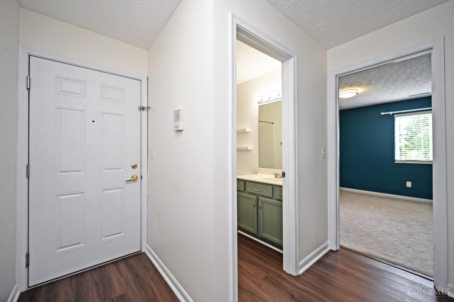 3408 North Bend Road, Unit 8 Cincinnati, OH 45247 - Photo 3 of 36