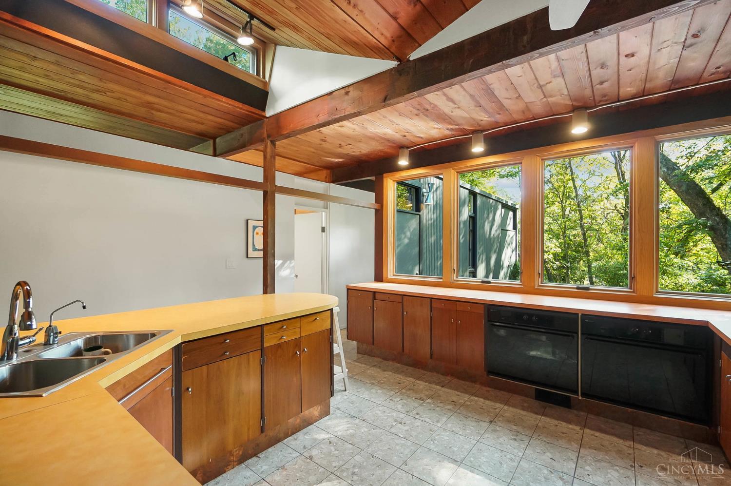 429 West Galbraith Road Cincinnati, OH 45215 - Photo 29 of 93