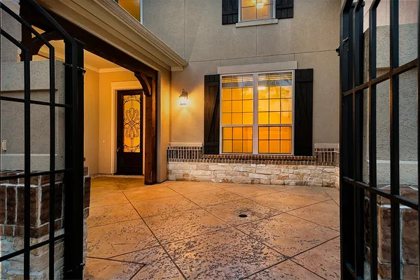 $900,000 | 27 Tioga Place, The Woodlands, TX 77375