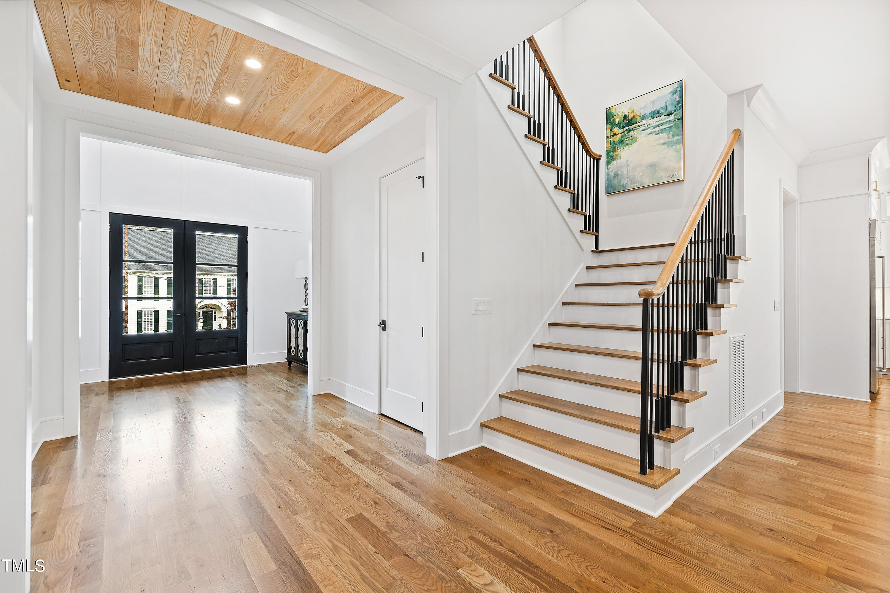 2604 Cromwell Road Raleigh, NC 27608 - Photo 32 of 74 Foyer 3