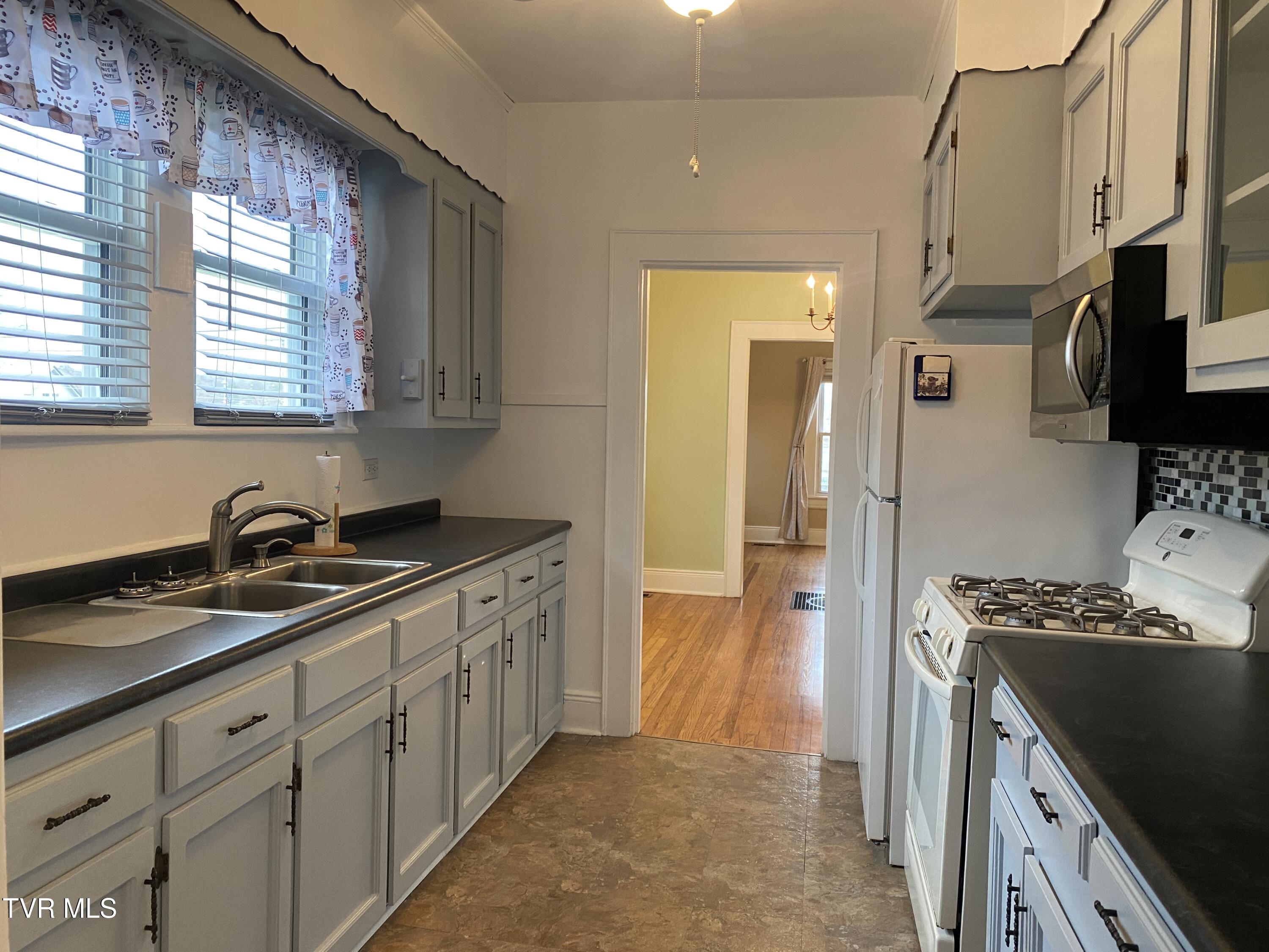 600 Franklin Street Greeneville, TN 37745 - Photo 4 of 13 IMG_7252 (1)