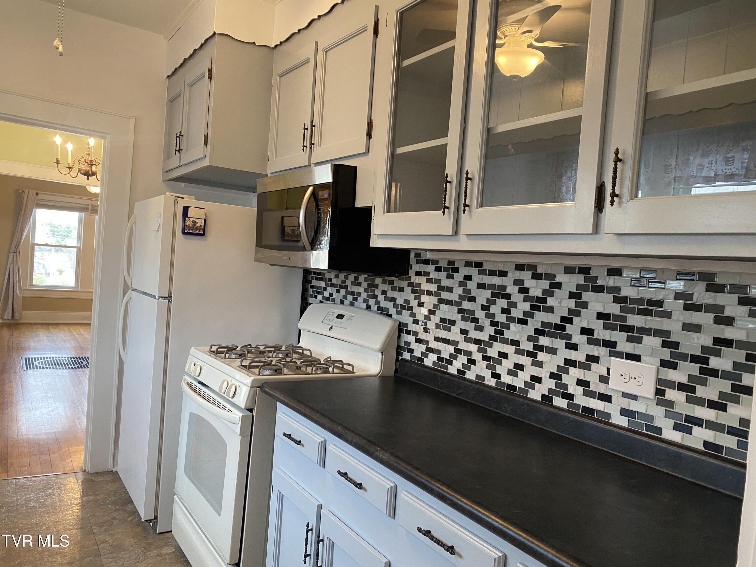 600 Franklin Street Greeneville, TN 37745 - Photo 5 of 13 IMG_7253 (1)