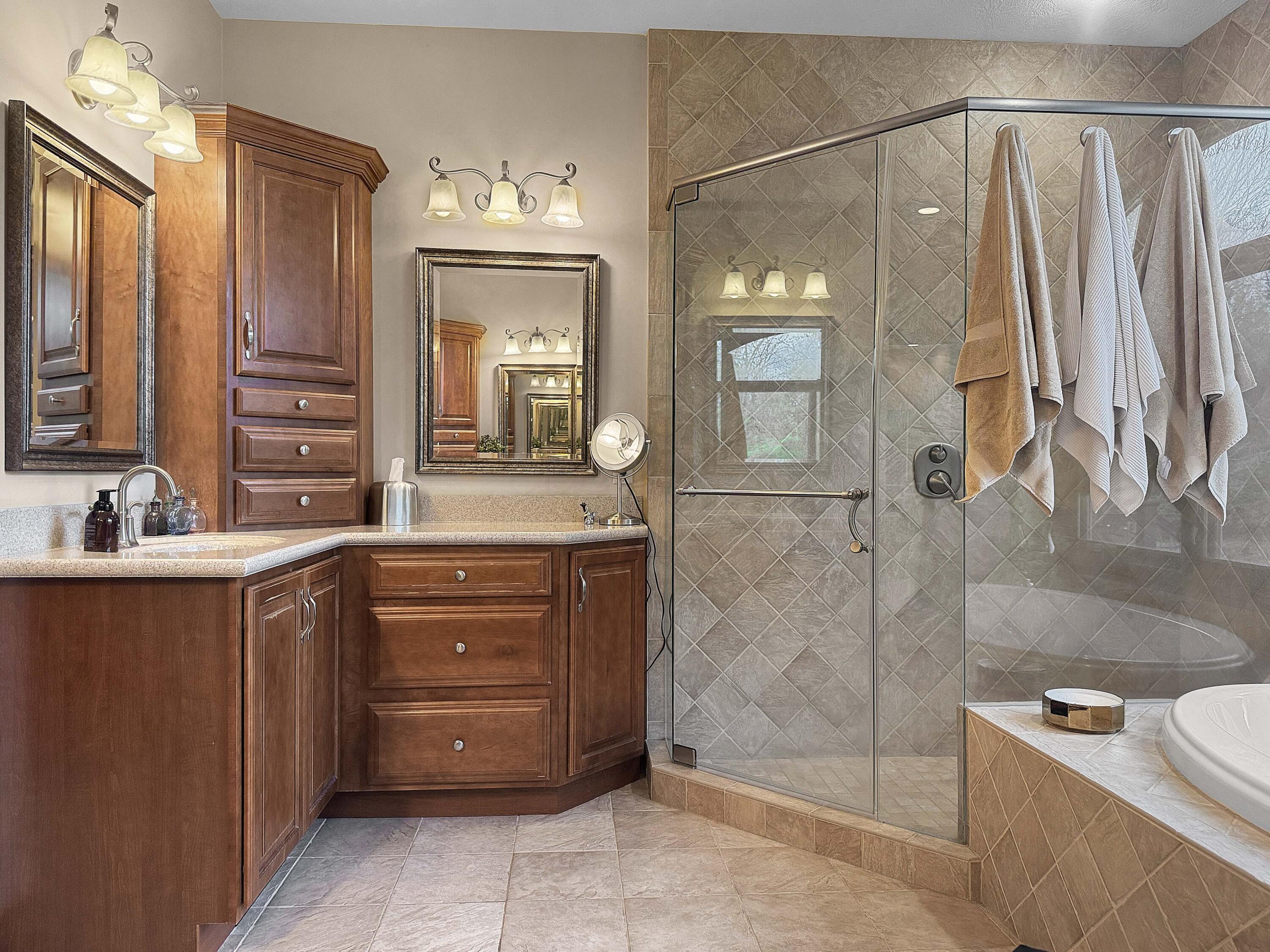 4096 Middle Urbana Road Urbana, OH 43078 - Photo 78 of 148 Owner's Bath