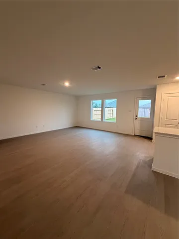a view of empty room with window