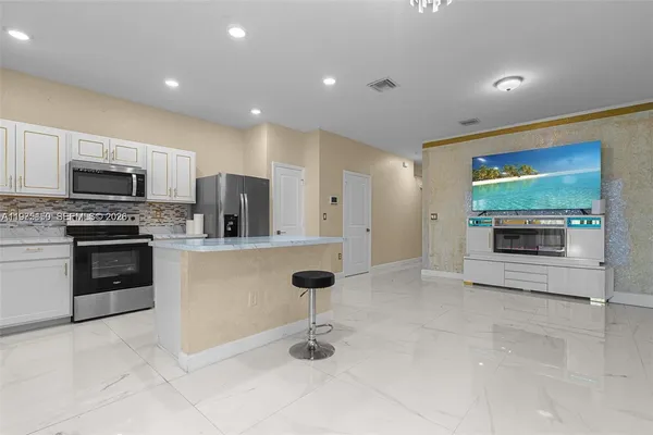 $2,400 | 1130 Southwest 6th Court, Unit 1130, Florida City, FL 33034