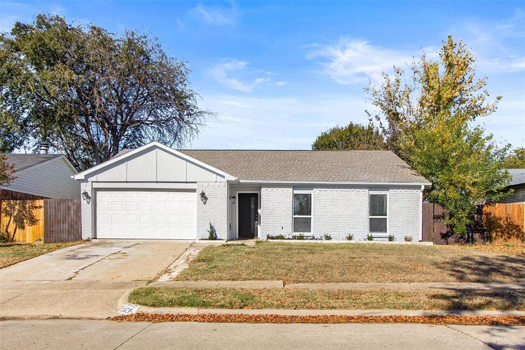 a view of garage yard and front view of a house