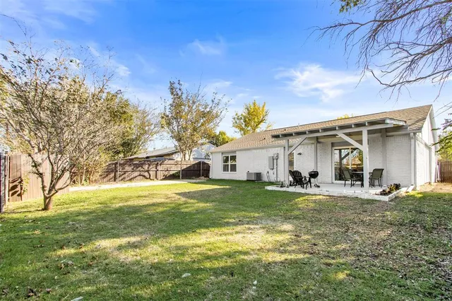 a view of a house with a yard and garage