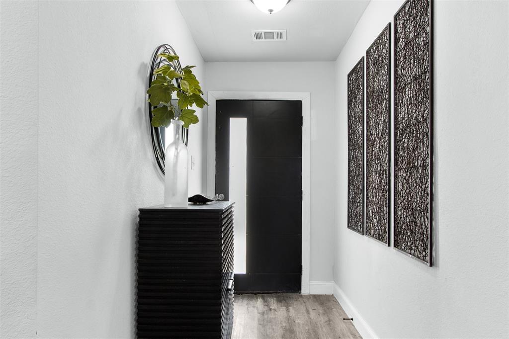 5405 Ramsey Drive The Colony, TX 75056 - Photo 3 of 32 an entryway with a mirror