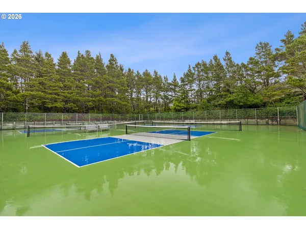 $690,000 | 4175 Highway 101, Unit D2, Depoe Bay, OR 97341