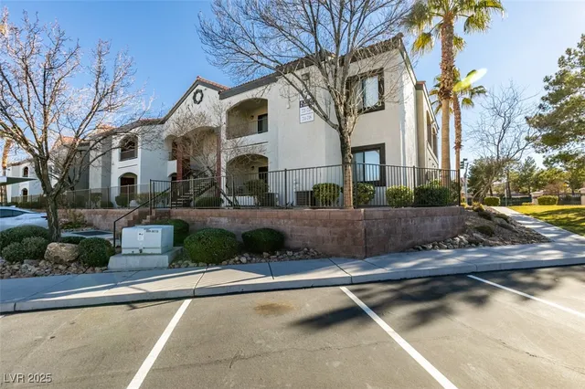 $1,600 | 950 Seven Hills Drive, Unit 726, Henderson, NV 89052