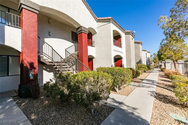 $1,600 | 950 Seven Hills Drive, Unit 726, Henderson, NV 89052