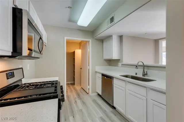 $1,600 | 950 Seven Hills Drive, Unit 726, Henderson, NV 89052