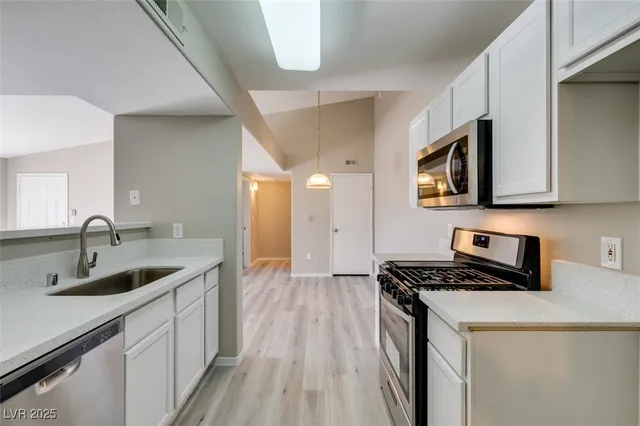 $1,600 | 950 Seven Hills Drive, Unit 726, Henderson, NV 89052