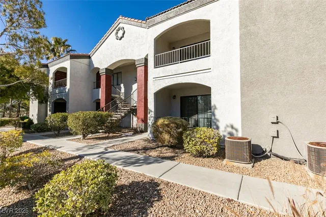 $1,600 | 950 Seven Hills Drive, Unit 726, Henderson, NV 89052