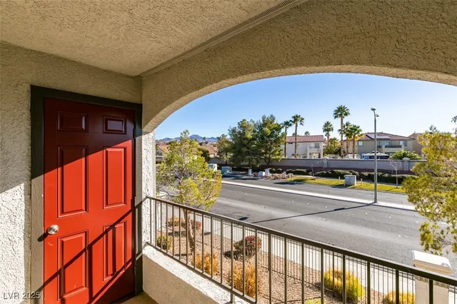 $1,600 | 950 Seven Hills Drive, Unit 726, Henderson, NV 89052
